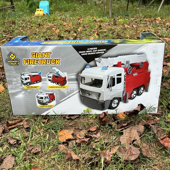 MEMBERS MARK GIANT FIRE TRUCK 23”X11.5”X7.5”WIDE - Picture 2 of 9